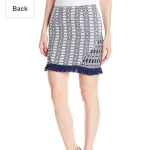 😍NWOT. MINKPINK Overland Fringe Printed Skirt